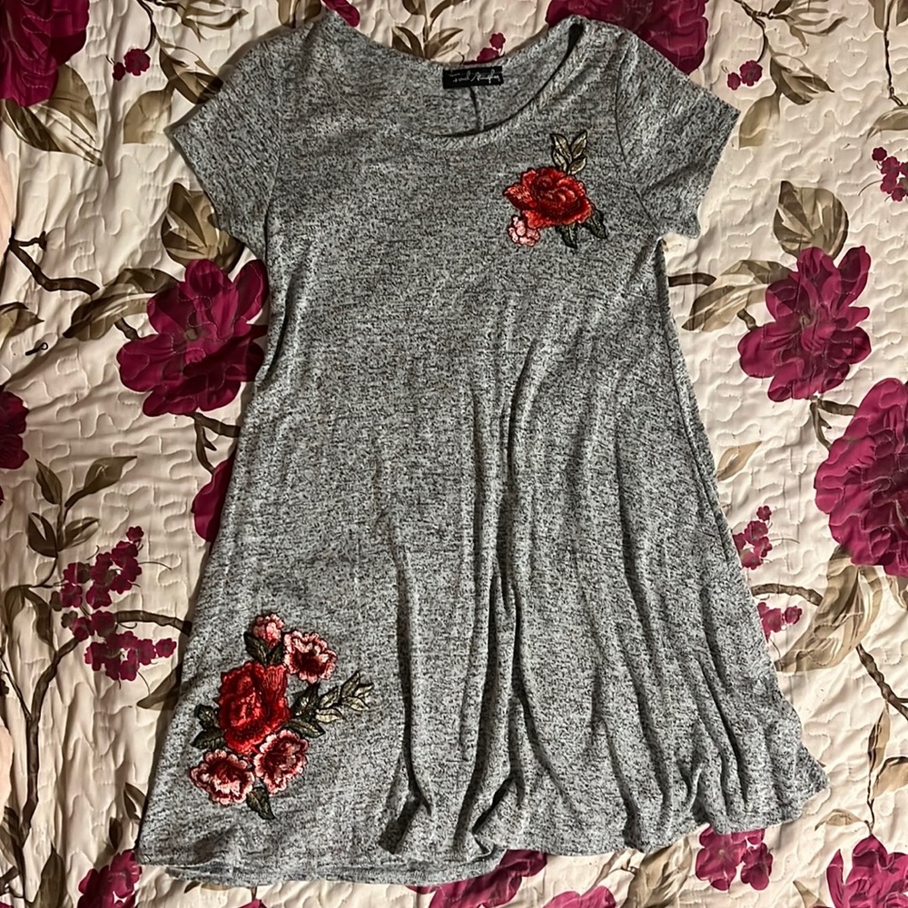 Grey dress size M. Very soft and flowy! Brand is French Atmosphere